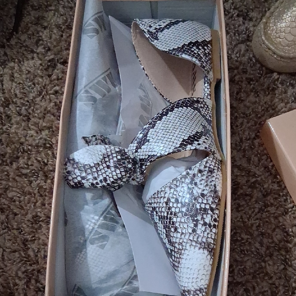 Snakeskin Pattern Flats - Picture 2 of 3